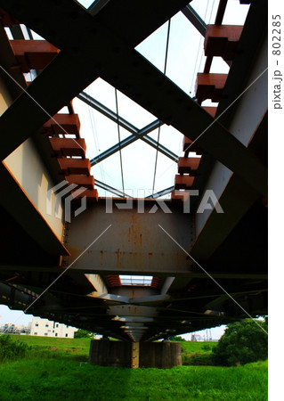 鉄路を仰ぐ 802285