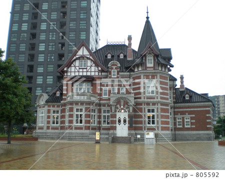 門司港レトロ　雨の国際友好記念図書館 805592