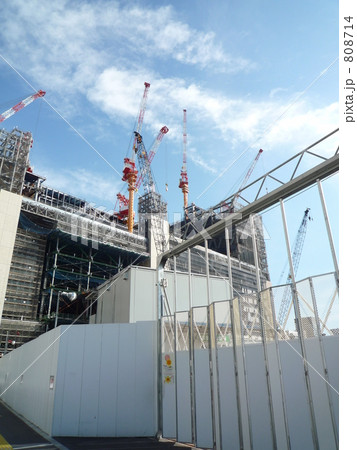 ビル建設中 ビル建設中 808714