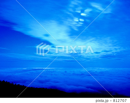 月夜の雲海 812707
