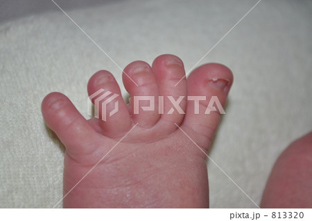 赤ちゃんの足 813320