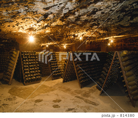 スペイン・スパークリングワインの瓶熟成庫 814380