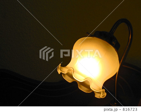 ベッドサイドの明かり ベッドサイドの明かり 816723