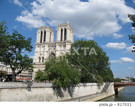 ノートルダム寺院とセーヌ川 817031