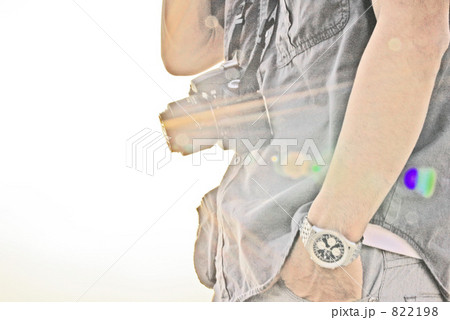 822198