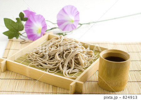 夏の食べ物 824913