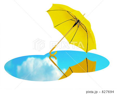 水溜りに映る黄色い傘と青空のイラスト素材 7694