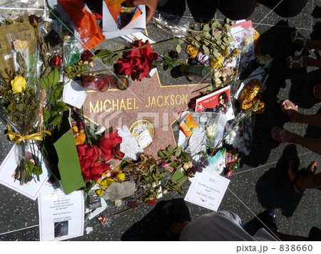 ハリウッドチャイニーズシアター前の献花　 838660