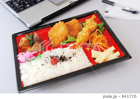 弁当とノートパソコン 弁当とノートパソコン 841770