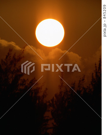 小笠原の夕日のアップ 小笠原の夕日のアップ 845209