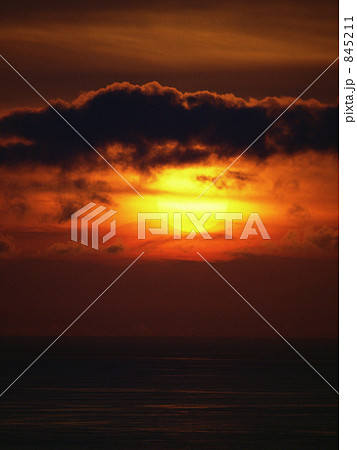 小笠原の夕日のアップ 小笠原の夕日のアップ 845211