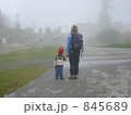 親子の後姿 845689