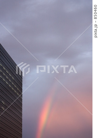 都会の虹 850460