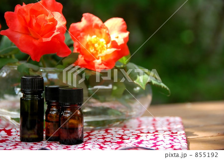 薔薇と精油 855192