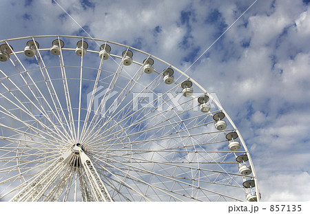 パリの白い観覧車の写真素材