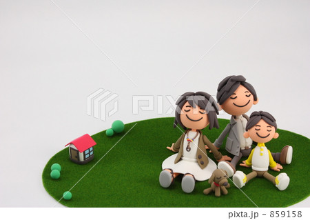 丸い芝生　仲良し家族 859158