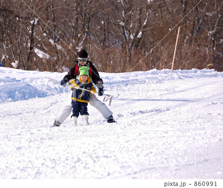 母子でスキー 860991