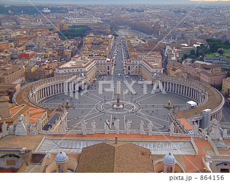 サン・ピエトロ広場とローマの町並み 864156