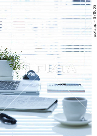 オフィスのビジネスシーン オフィスのビジネスシーン 878608