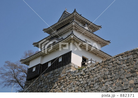 【日本100名城】丸亀城天守と初夏の青空　香川県丸亀市 882371