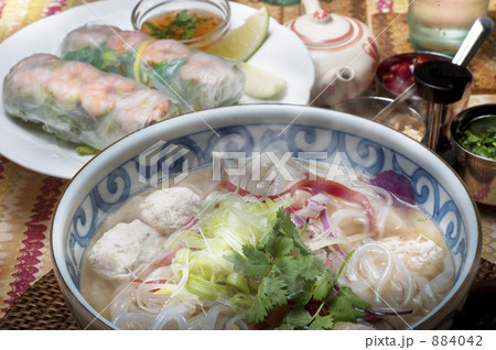 鶏団子入りフォーと生春巻 884042