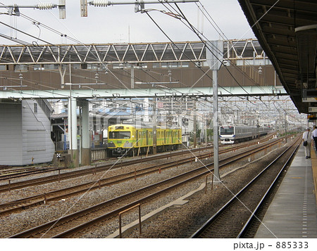 885333