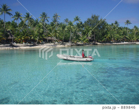 タヒチ　ダイビング　青くてきれいな海と空 889846