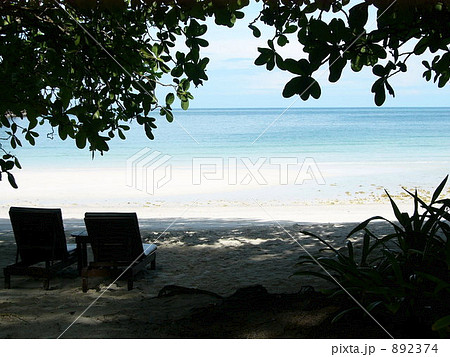 マレーシアパンコールラウ島のエメラルドベイ 892374