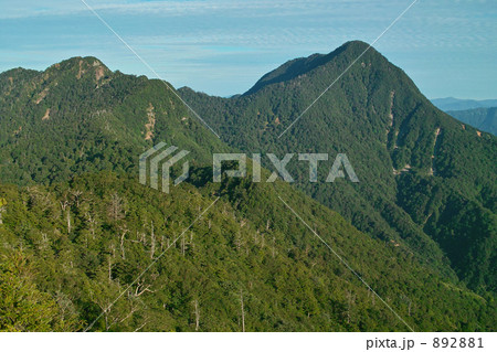 山の背を行く 892881