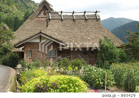 茅葺き屋根の家 茅葺き屋根の家 893429