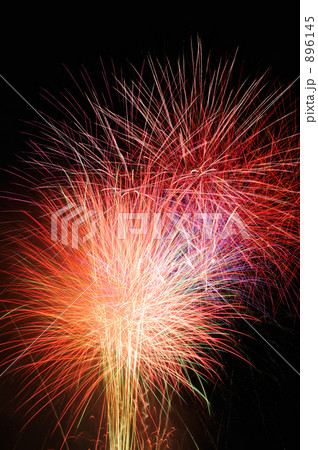 打ち上げ花火のアップ 打ち上げ花火のアップ 896145