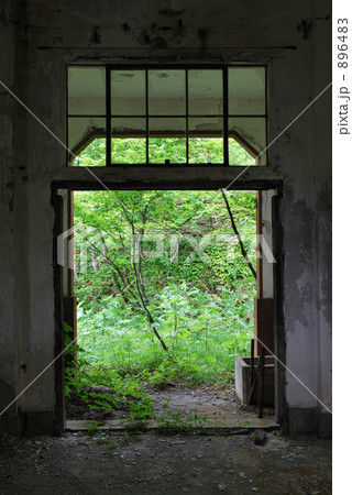 廃虚のもん 896483