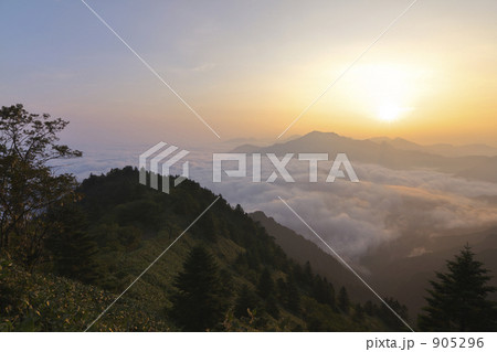 石鎚山夜明峠の御来光 石鎚山夜明峠の御来光 905296