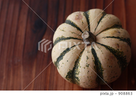 縁側でカボチャ  縁側でカボチャ  908863