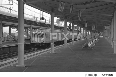 鉄道 国鉄 総武線 稲毛駅 昭和56年の写真素材