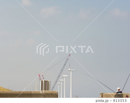 風力発電機建設中 913353