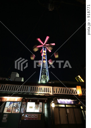 浅草の町並みと花やしき（夜）２ 918771