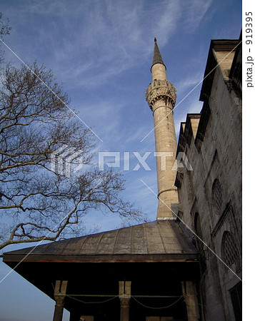 青空に聳えるミナレット 919395