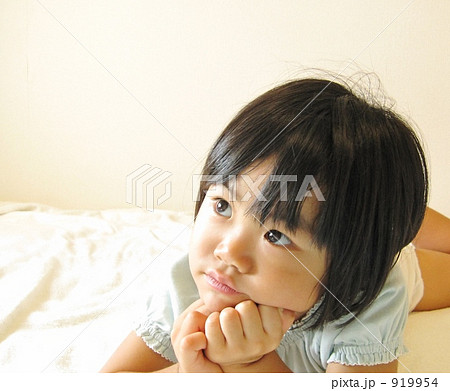 頬杖＋考え事 919954