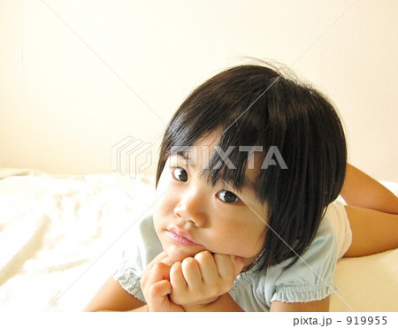 頬杖+見つめる 頬杖+見つめる 919955