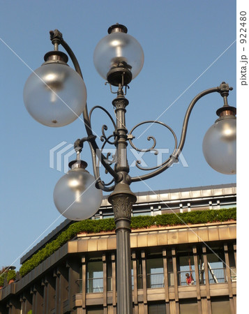 昼間の街頭 922480