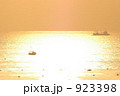黄金の海と船達、１ 923398
