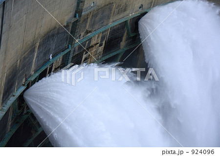 黒部ダム~迫力の放水 黒部ダム~迫力の放水 924096