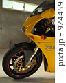 レーシングバイクの横顔 924459