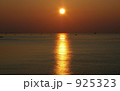 黄金色の朝日・光の海道 925323