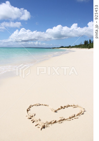 砂浜ハートの写真素材