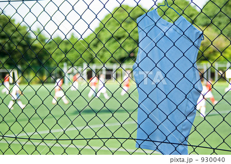 サッカー場の白いシャツ サッカー場の白いシャツ 930040