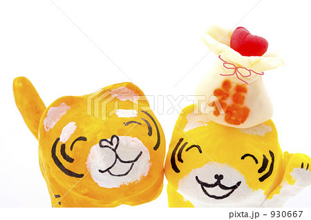 招きポーズの虎と福袋 930667