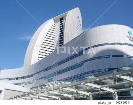 みなとみらいのビル街です 933609