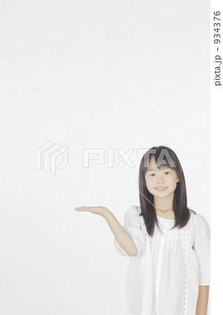 934376